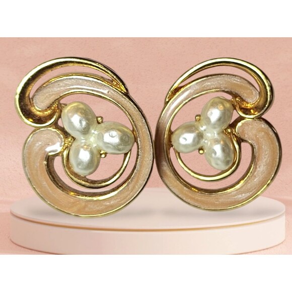 Vintage 80's 90's AVON Gold Tone Peach Enamel Faux Pearls Pierced Earrings - Picture 1 of 7
